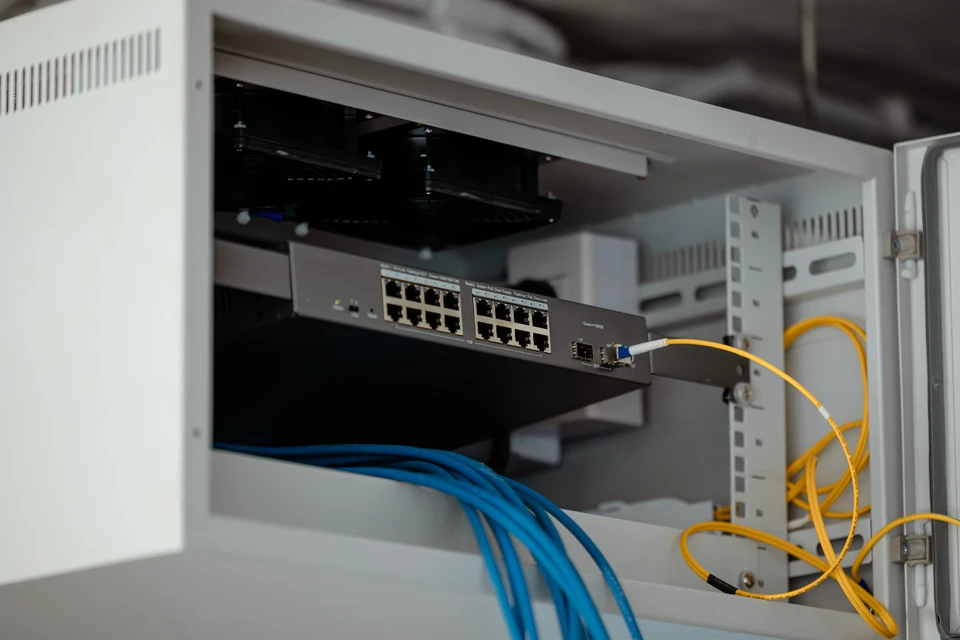 commutation réseau LAN à rack unique dans le site de liaison Internet de partage d'installation de l'armoire avec Fibre optique gigabit